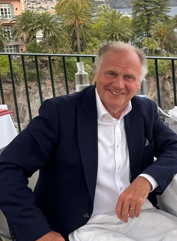 Paul J Castle